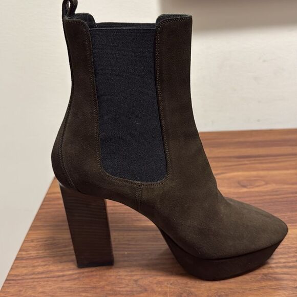 Saint Laurent Vika 95 Chelsea Ankle Boots in Brown Suede. Size 39 IT. - Picture 5 of 9
